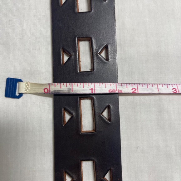 Leather belt. Dark Brown.1.5 in Wide. 38.5 in Long. Unbranded. Geometric Shapes - Picture 4 of 12